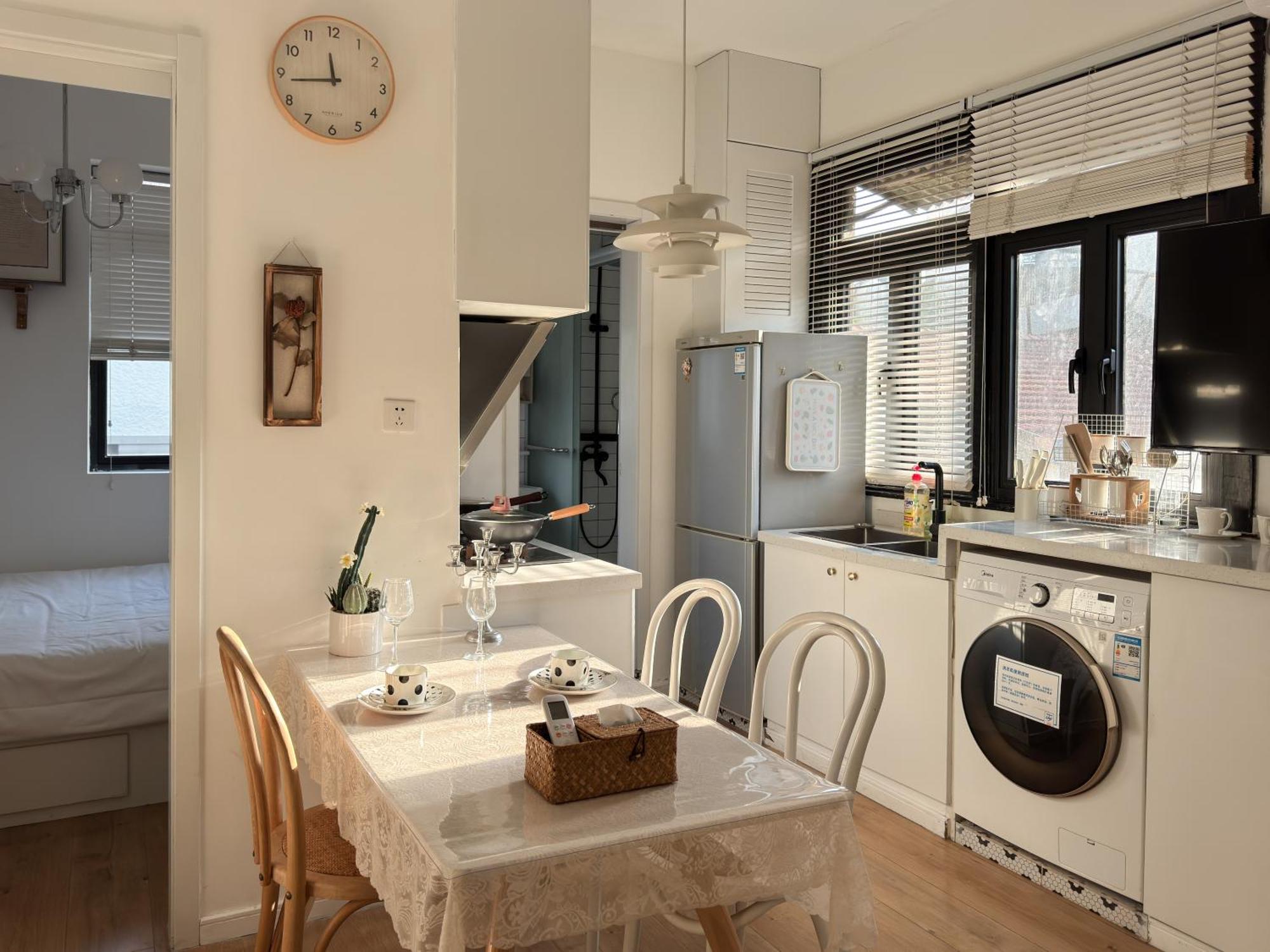 Wutong District Sunshine 2 Bedrooms 2 Beds With Kitchen And Bathroom, Laundry And Cooking, Close To Zhongshan Park Business District Leyihome Close To Zhongshan Park Apartment Shanghai