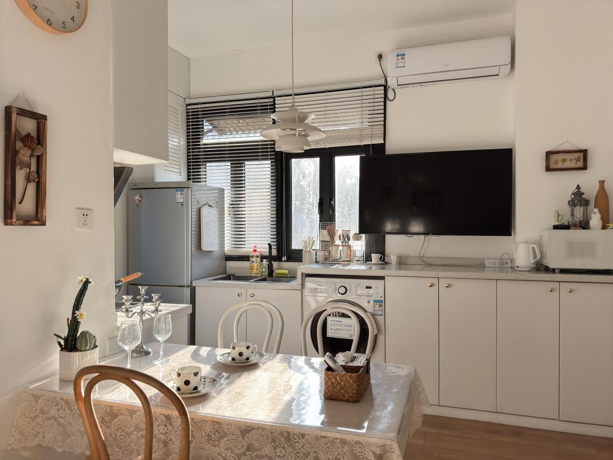 Apartemen Wutong District Sunshine 2 Bedrooms 2 Beds With Kitchen And Bathroom, Laundry And Cooking, Close To Zhongshan Park Business District Leyihome Close To Zhongshan Park *