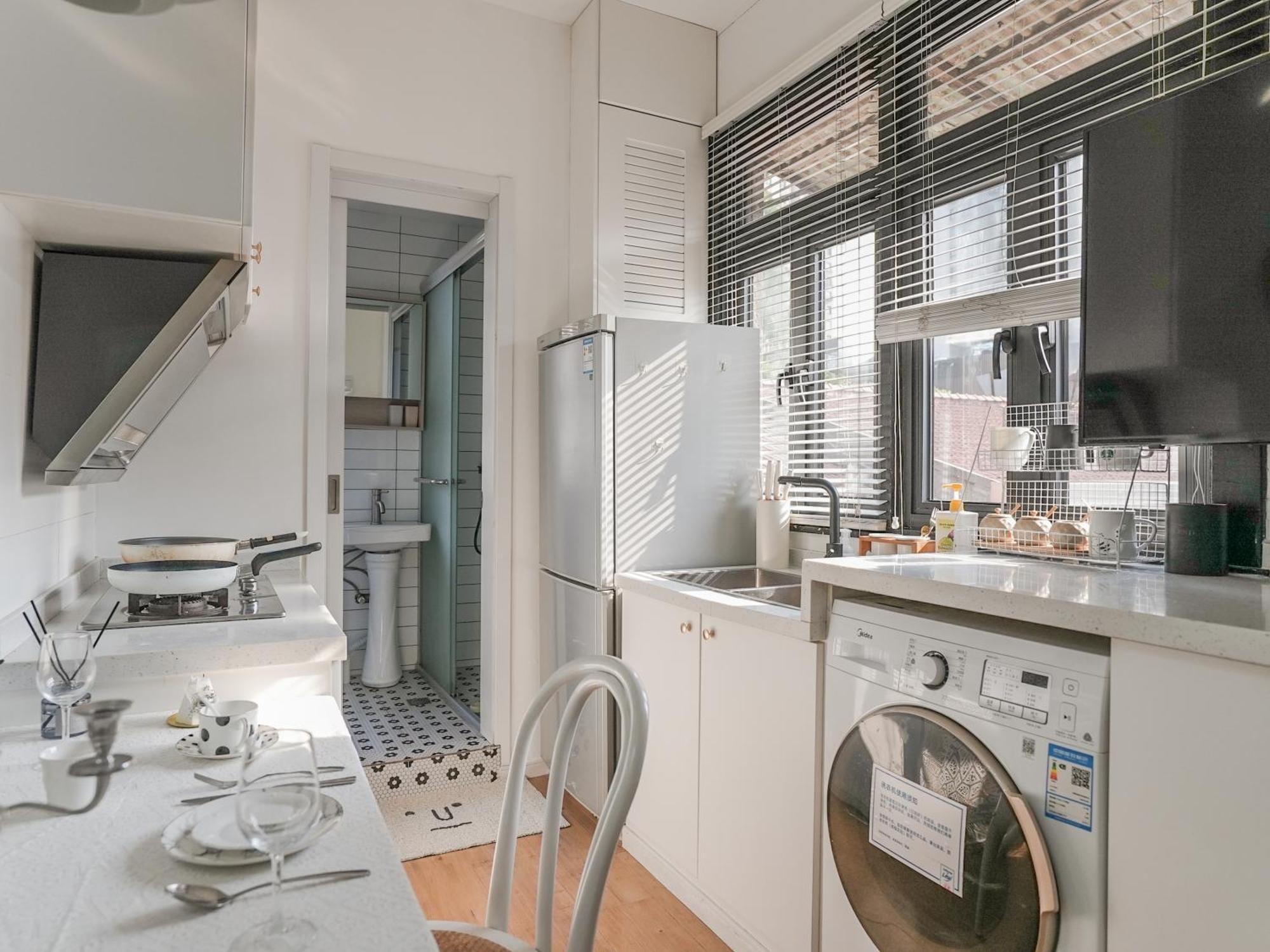 Wutong District Sunshine 2 Bedrooms 2 Beds With Kitchen And Bathroom, Laundry And Cooking, Close To Zhongshan Park Business District Leyihome Close To Zhongshan Park *
