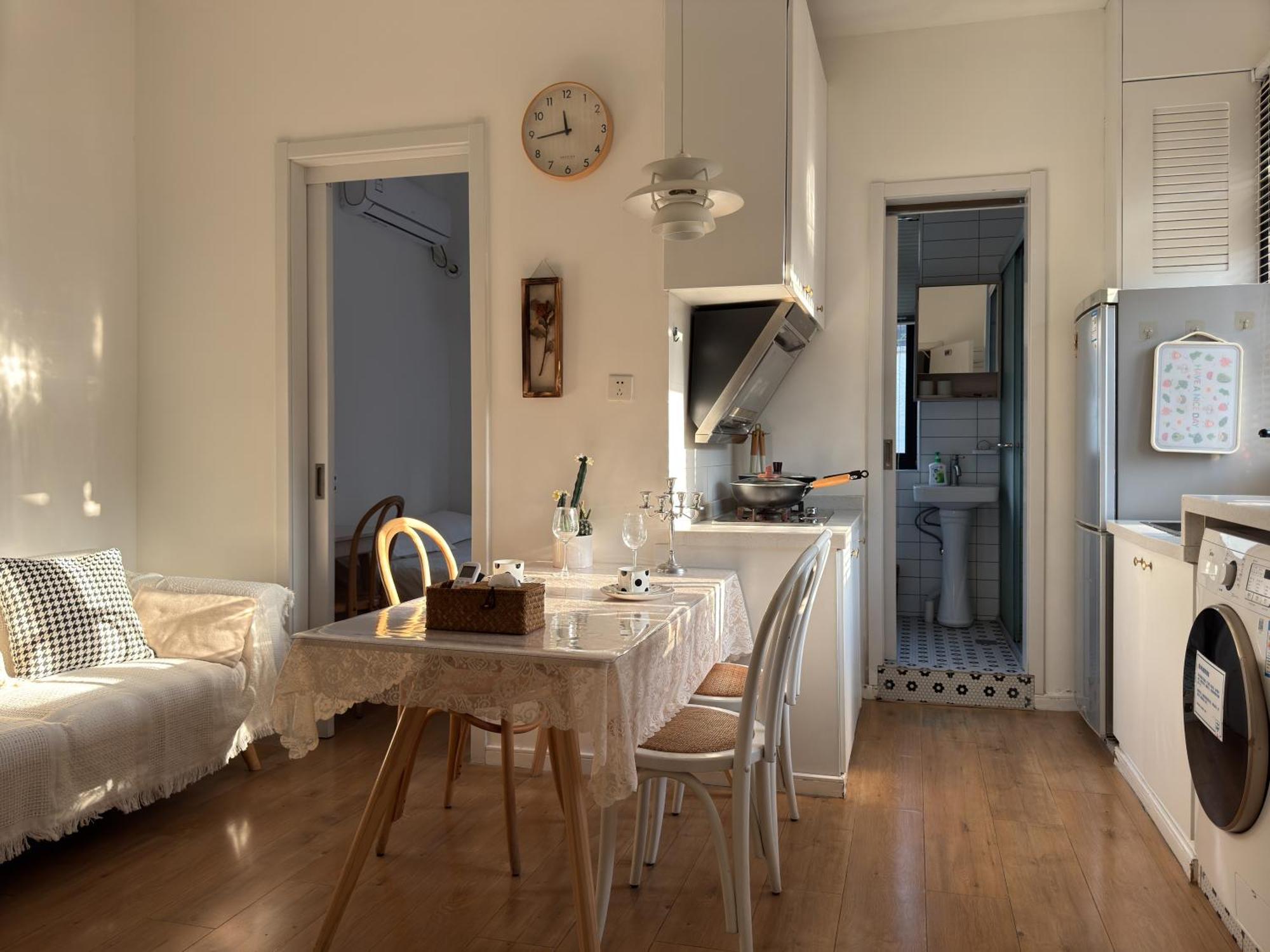 Apartemen Wutong District Sunshine 2 Bedrooms 2 Beds With Kitchen And Bathroom, Laundry And Cooking, Close To Zhongshan Park Business District Leyihome Close To Zhongshan Park *